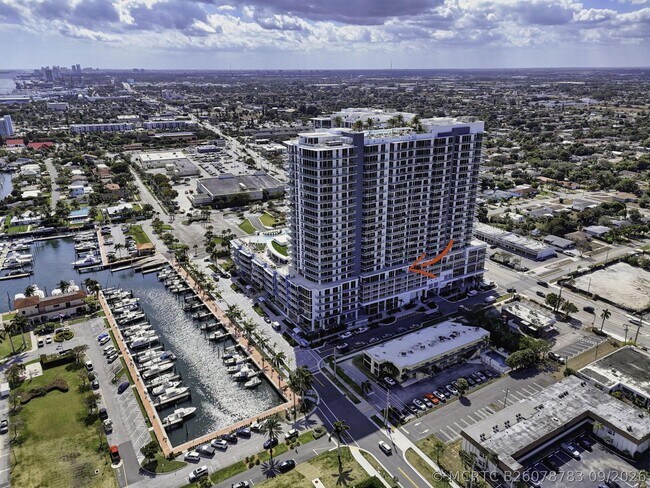 Building Photo - 220 Lake Shore Dr