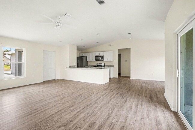 Building Photo - 1031 S Bronze Ct