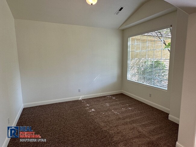 Building Photo - Charming Home is St. George