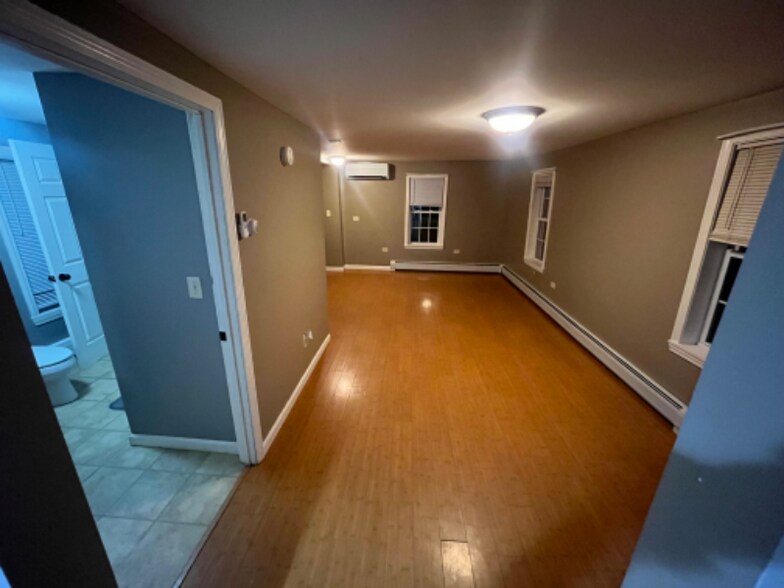 Building Photo - 1458 N Main St