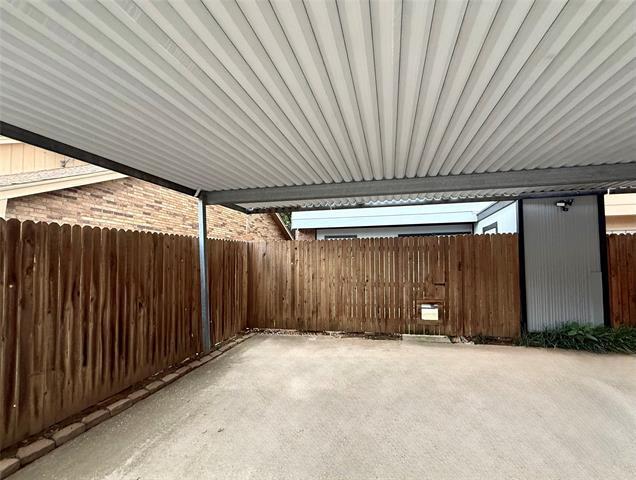 Building Photo - 628 St Charles Dr
