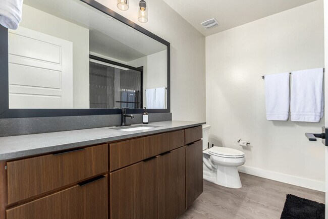 Building Photo - 6249 E Pinnacle Vista Dr
