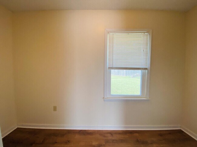 Building Photo - 1/2 off one month* "Spacious 3-Bedroom Retreat with 2 Full Baths in Peaceful Meridianville!"