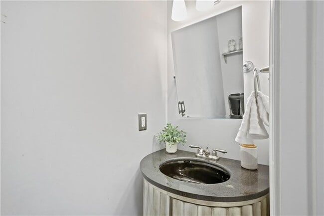 Building Photo - 1057 Marina Dr