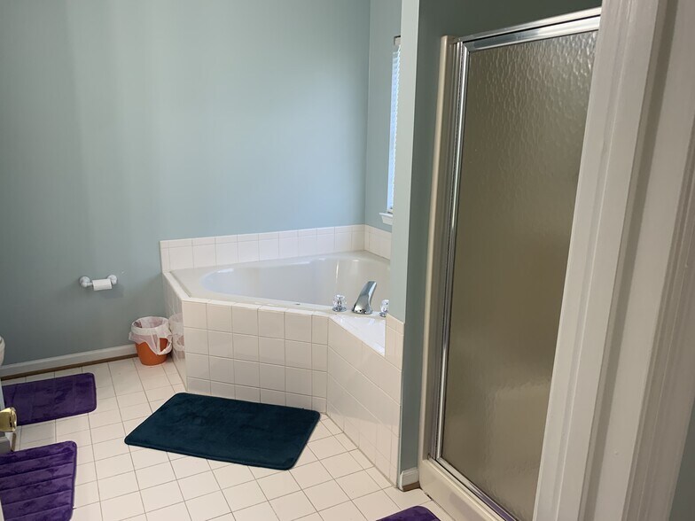 Building Photo - 805 Anna Ln