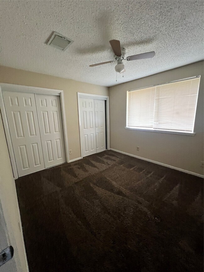 Building Photo - 15826 Willmore Ln