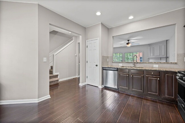 Building Photo - 5149 Manerdale Dr SE