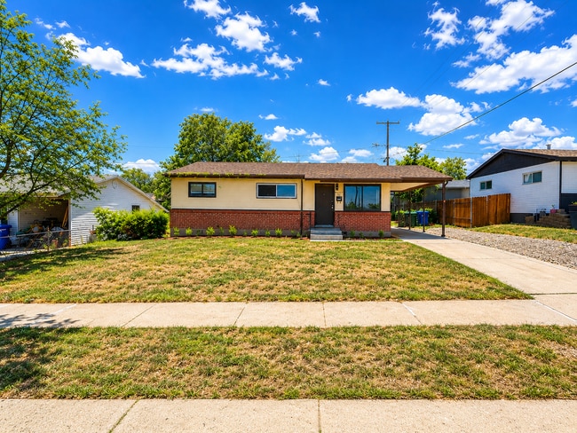 Building Photo - Updated 5 bedroom home is ready for you!
