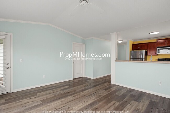 Building Photo - Two Bedroom Condo in the Heart of Bethany!