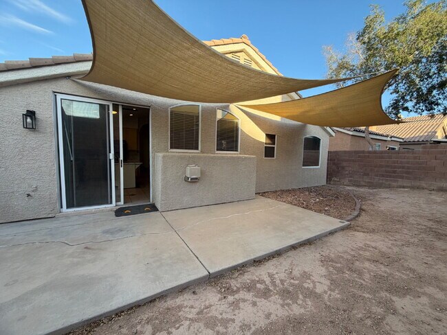 Building Photo - SINGLE-STORY HOME | GATED COMMUNITY | FLEXIBLE FURNISHING OPTIONS I 4 Bedroom Home with Private B...