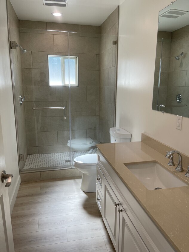 Building Photo - 8142 Redbush Ln