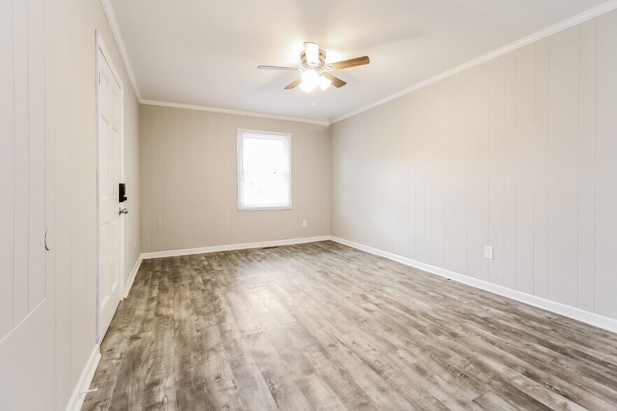 Building Photo - 706 Woodmont Cir