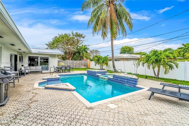 Building Photo - 251 SE 8th St