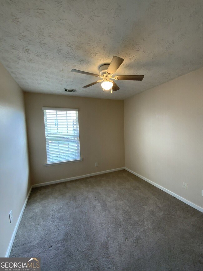 Building Photo - 4905 Vireo Dr
