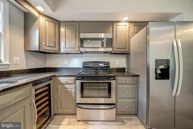 Building Photo - 5465 Cheshire Meadows Way