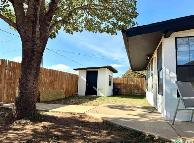 Building Photo - 413 Rosewood Dr