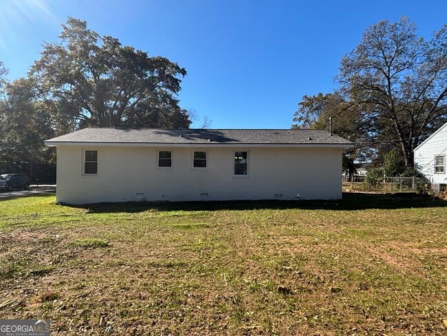 Building Photo - 1015 Highland Ave