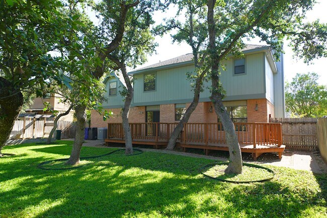 Building Photo - 7315 Park W Dr
