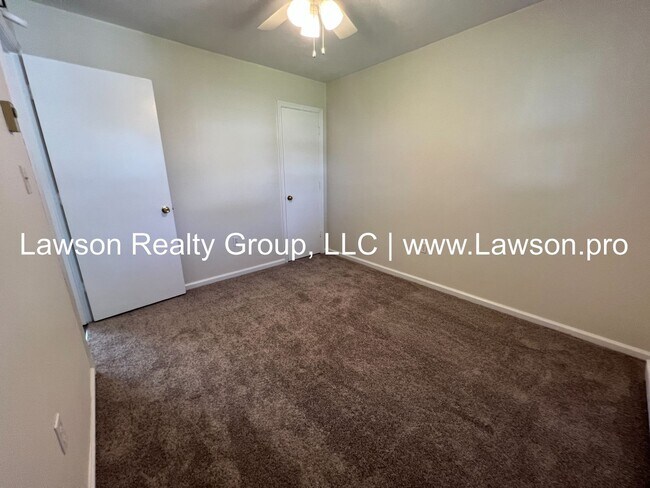 Building Photo - Moran 623-625