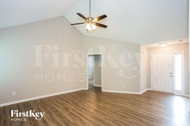 Building Photo - 109 W Bank Dr