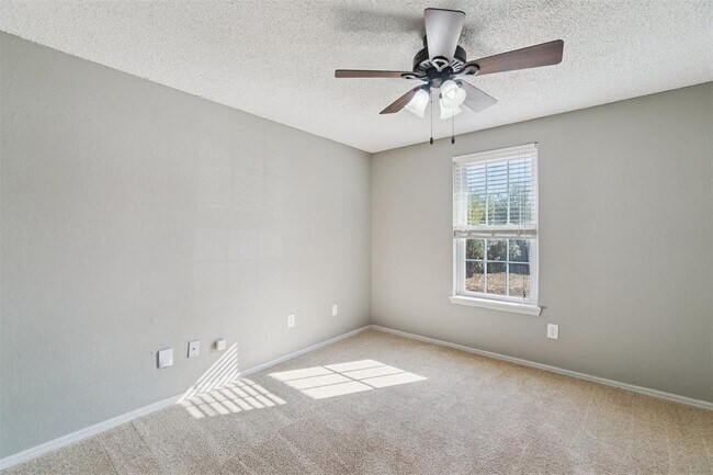 Building Photo - 1205 Swan Lake Rd