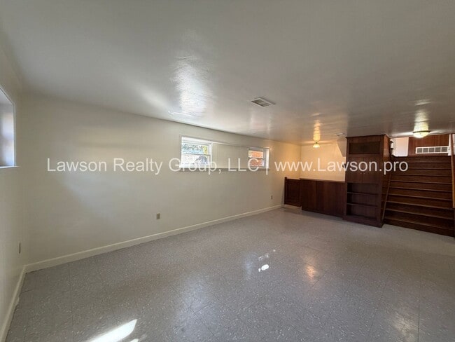 Building Photo - Beautiful Mid Century Modern Grandin Road Home