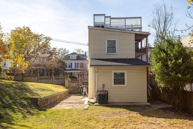 Building Photo - Amazing Anacostia 3 Bedroom with Parking I...