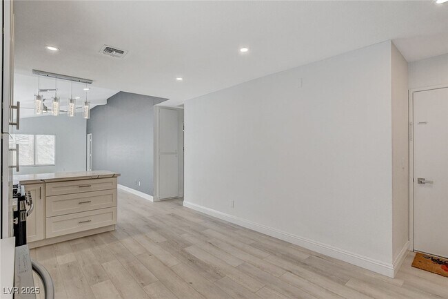 Building Photo - 4683 Calderwood St