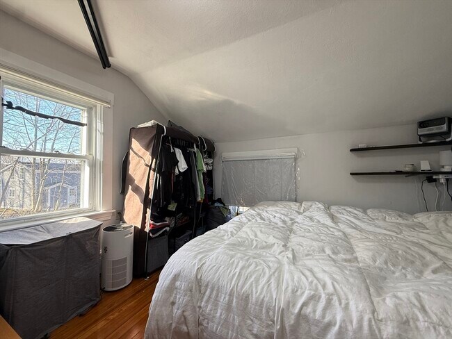 Building Photo - 58 Lake St