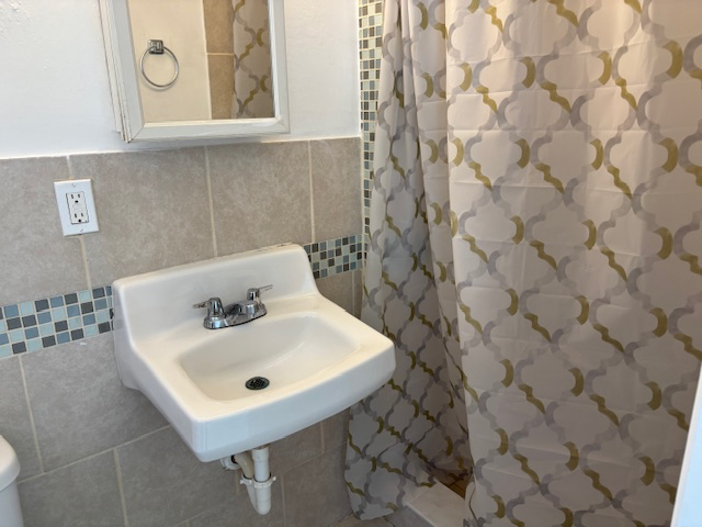 Building Photo - 1064 N Tamiami Trl