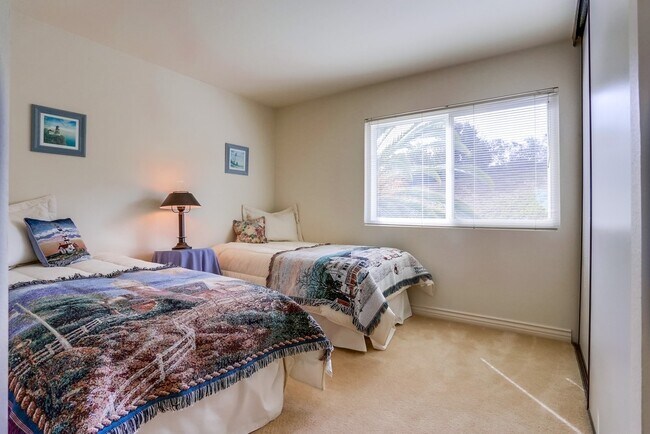 Building Photo - Spacious 4 Bedroom Shadowridge Home Available May 1st