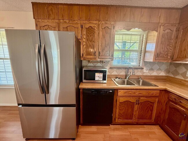 Building Photo - 104 Water Dr