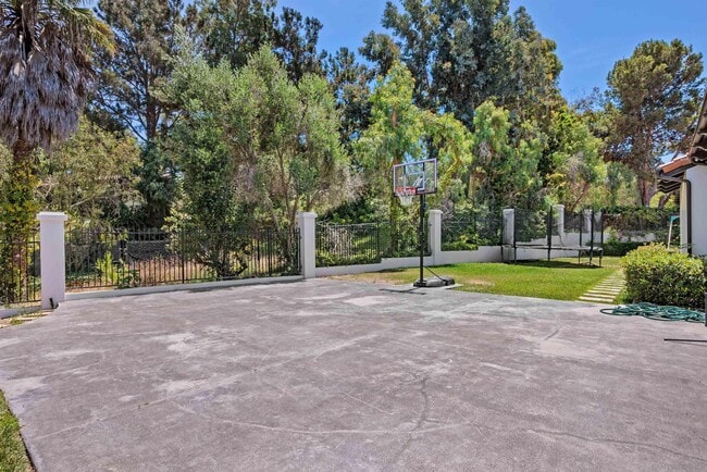 Building Photo - 16210 Via Cazadero