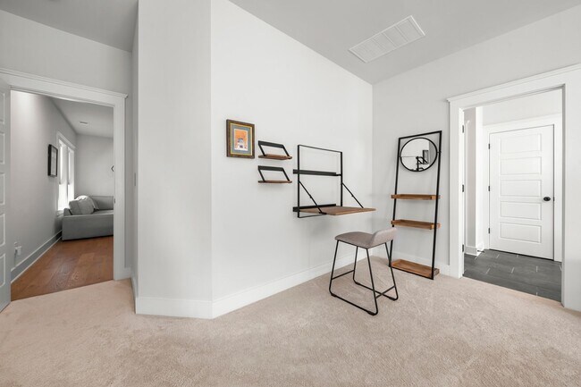 Building Photo - 2506 Lola Ave