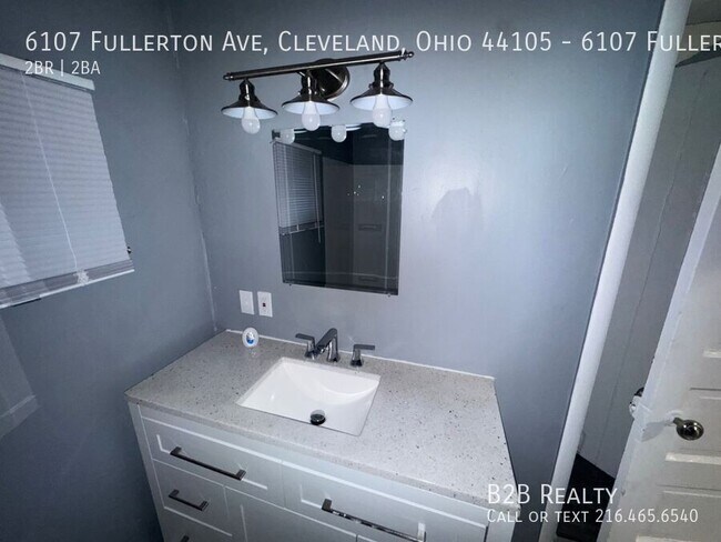 Building Photo - 6107 Fullerton Ave