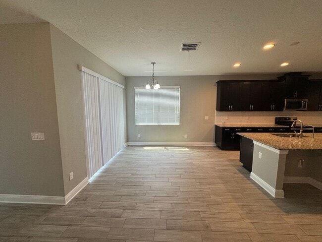 Building Photo - Spacious 5-Bedroom Riverview Home