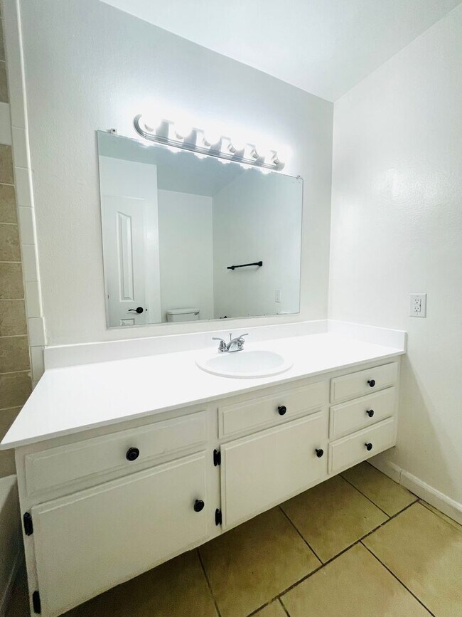 Building Photo - Todd Ranch Condo Welcome to the Todd Ranch Condo, 3-bedroom, 2-bathroom home located in the vibra...