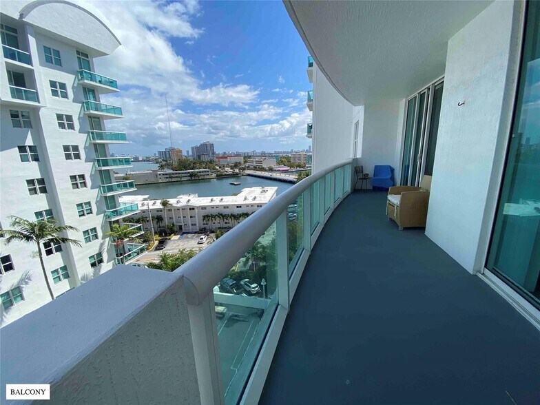 Building Photo - 7900 Harbor Island Dr