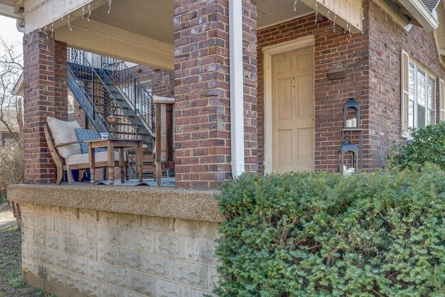 Building Photo - Charming 3-Bedroom Gem in the Heart of Sylvan Park