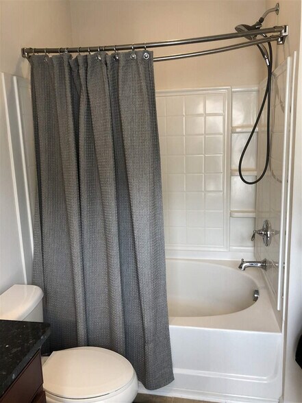 Building Photo - Room in Townhome on Macedonia Lake Dr