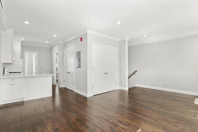 Building Photo - 4 Armonk St