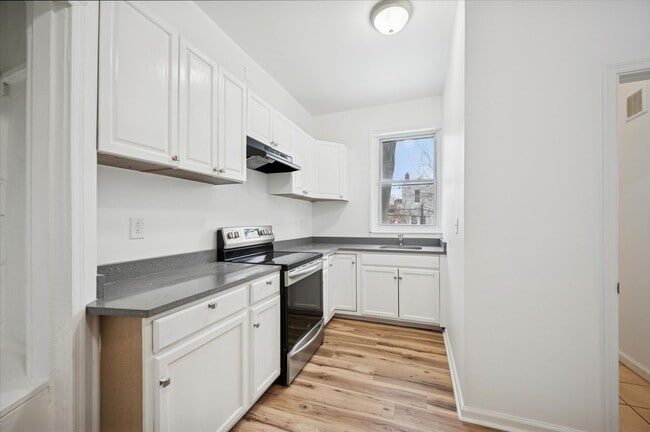 Building Photo - Germantown 4 Bedroom House- Half Bath on the First Floor!