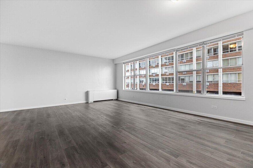 Primary Photo - 6157 N Sheridan Rd