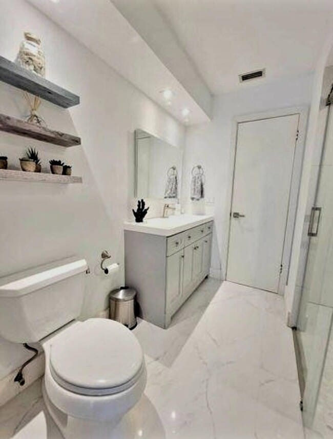 Building Photo - 1697 SW Clover St