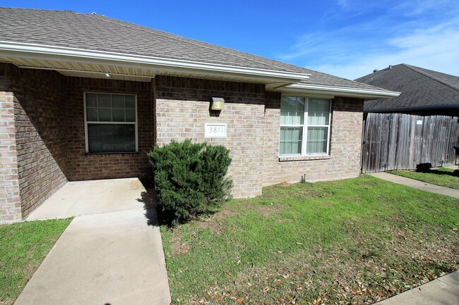 Primary Photo - 3811 Oldenburg Ln