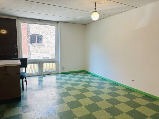 Building Photo - Hyde Park Town-House for Rent