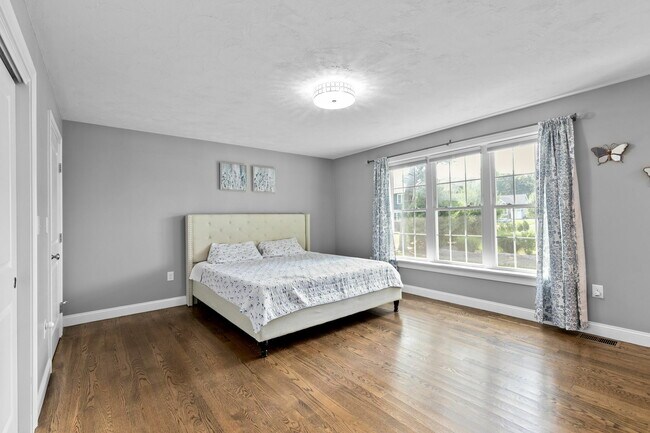 Building Photo - 21 Pasture Brook Rd