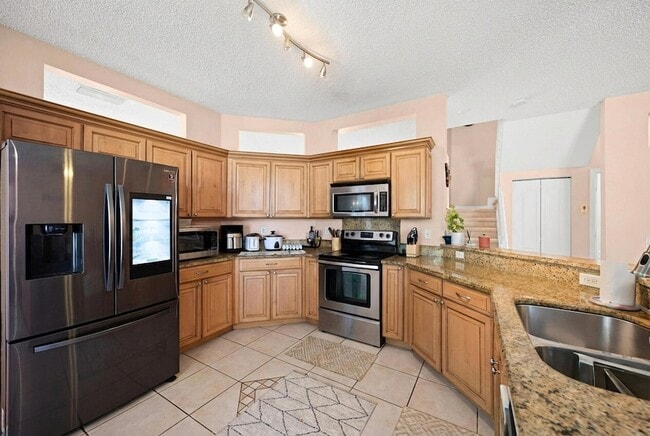 Building Photo - 18051 Rhumba Way