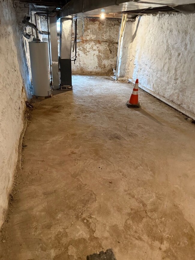 Building Photo - Reasonably priced three bedroom in West Ph...