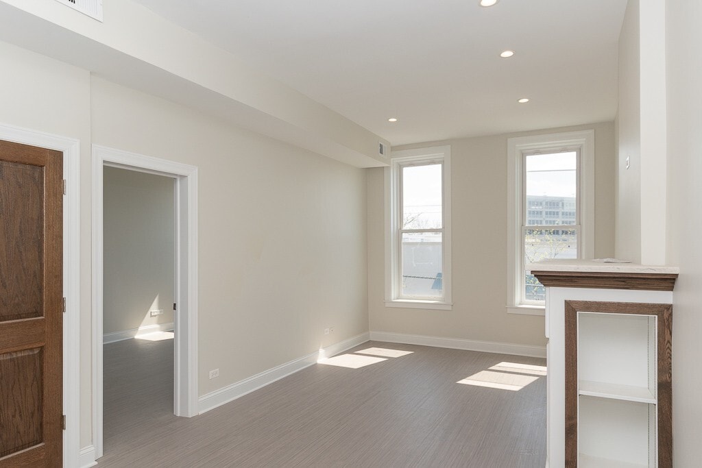 Building Photo - 1637 N Clybourn Ave